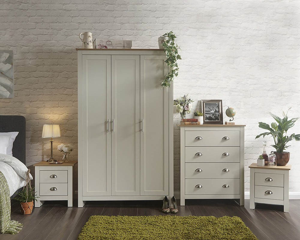 Cream Lancaster 4-Piece Bedroom Set