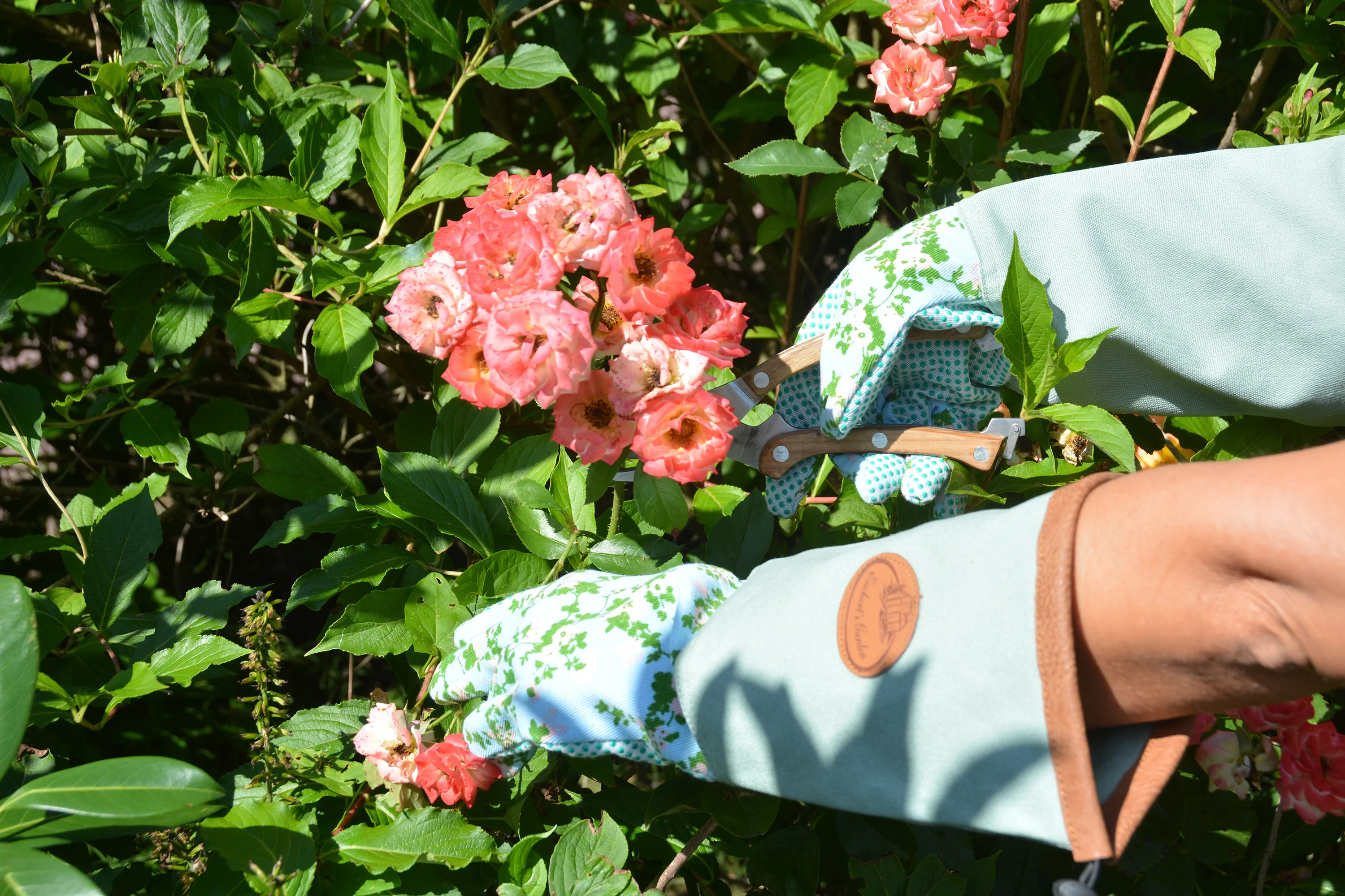 Gardening Gloves Long Green Rose Design - Image 3