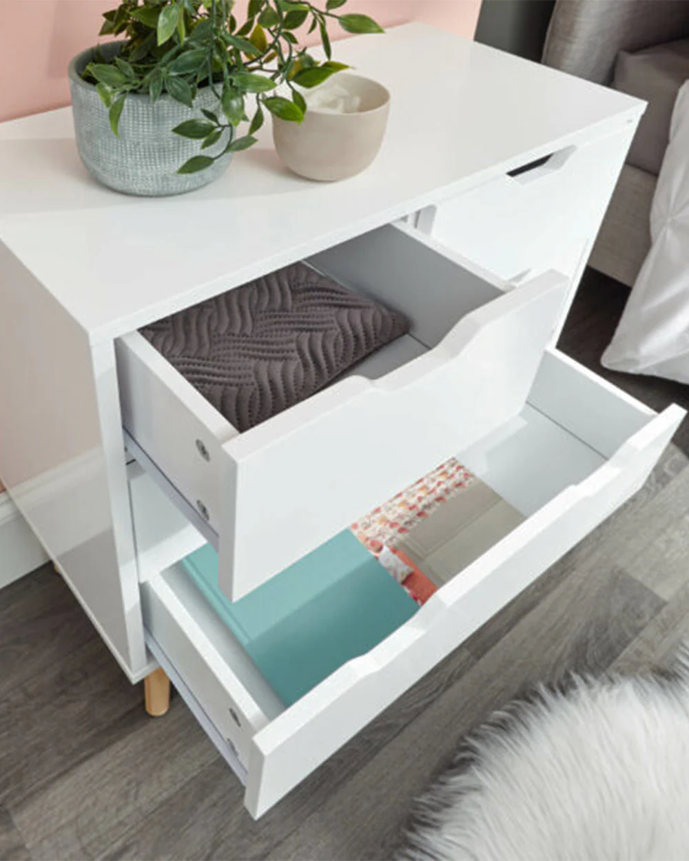 Nyborg 2 + 2 Drawer Chest White - Image 4