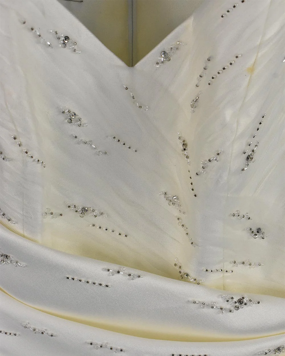 Pronovias Ivory A Line Wedding Dress with Veil Size 12 - Image 7