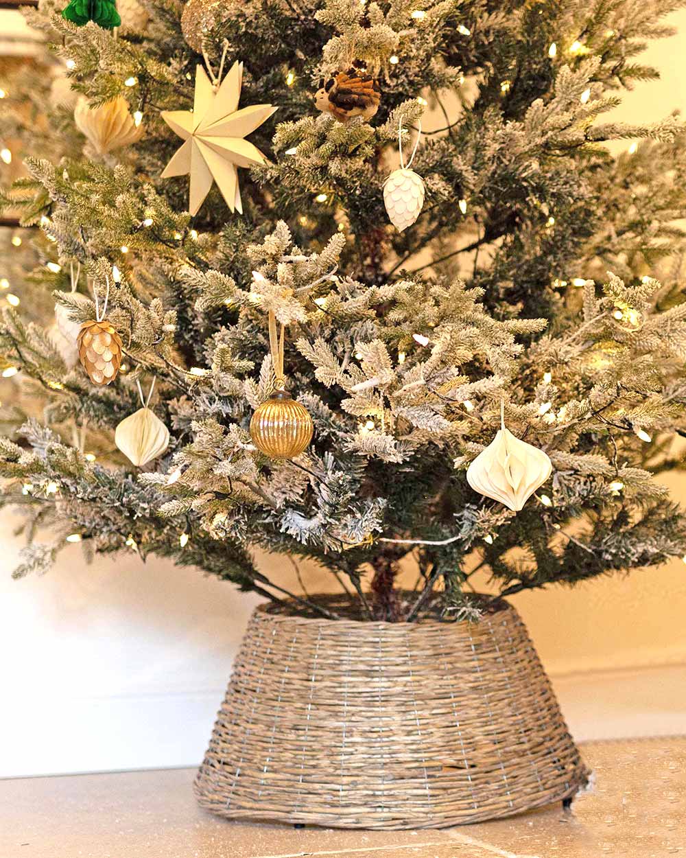 Wicker Christmas Tree Skirt, Natural Grey - Image 3